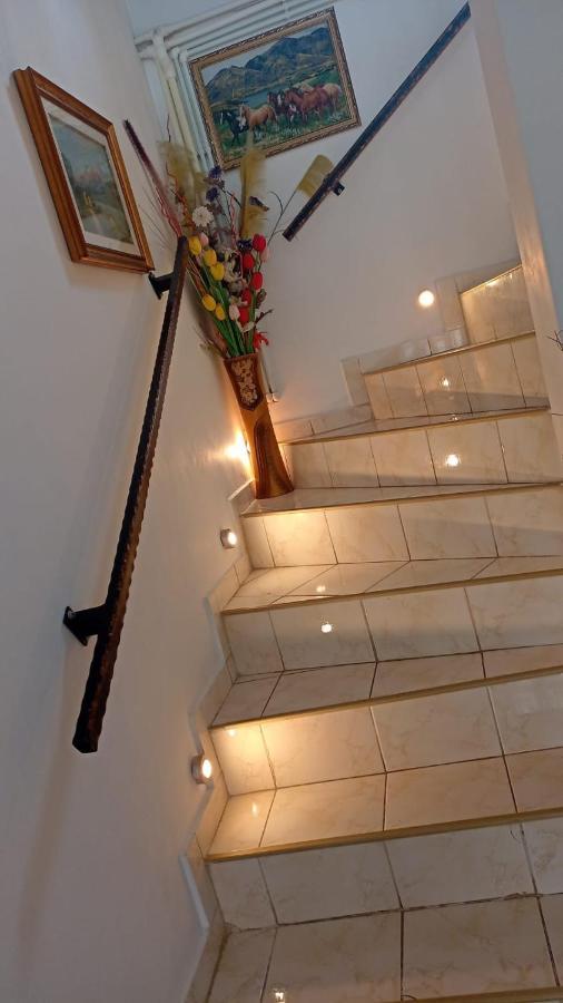 La Capra Vecinului Villa Oglinzi Екстериор снимка